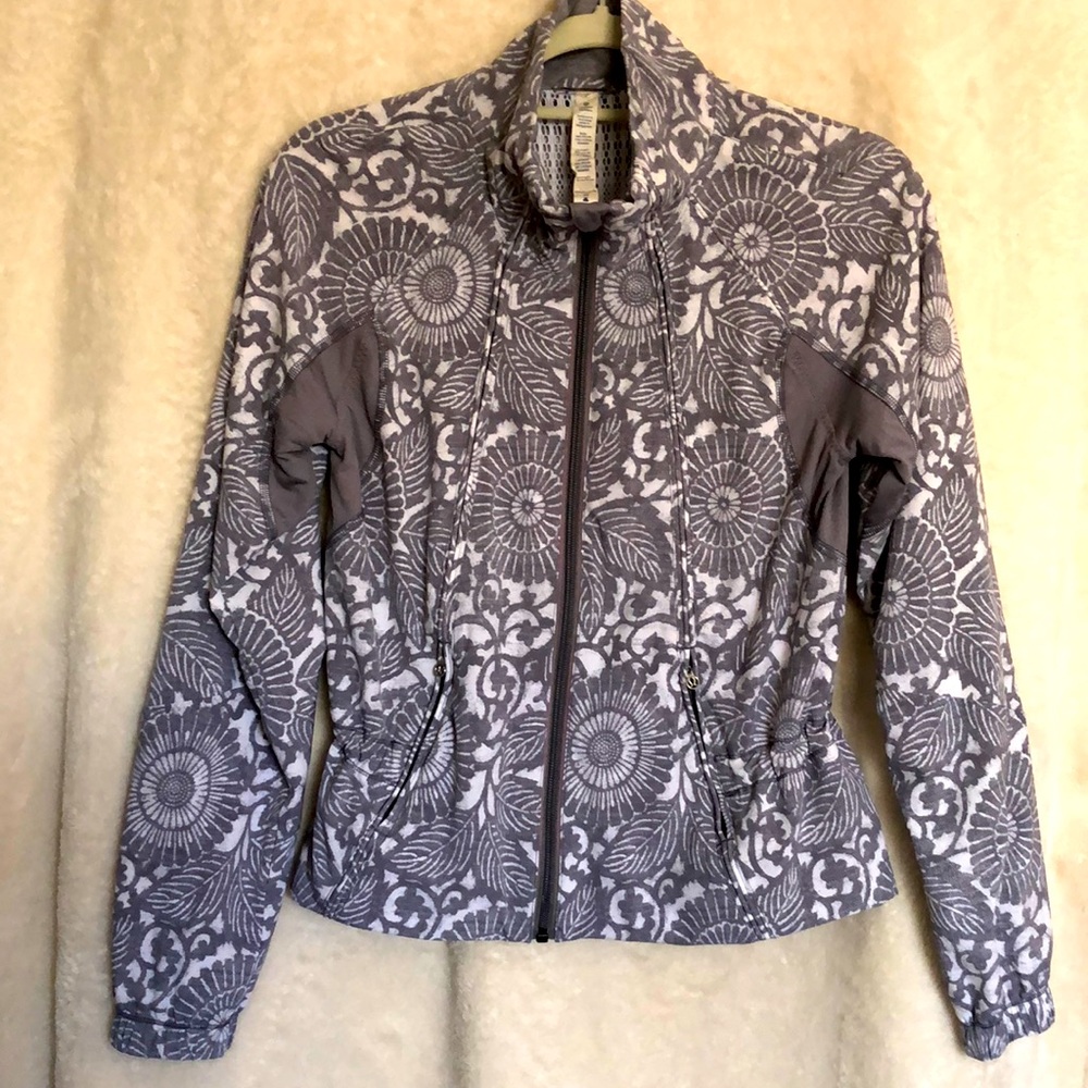 Lululemon athletica Gray Floral Zip Up Jacket Women’s size 4 Yoga Athleisure